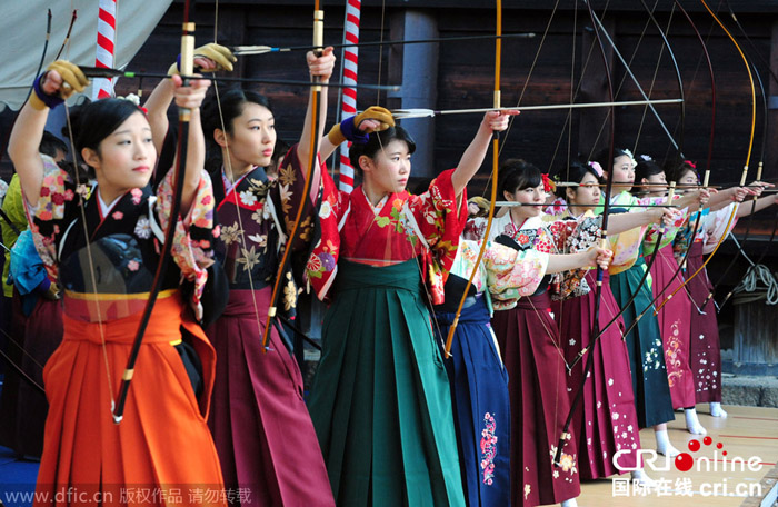 مسابقه تیراندازی دختران ژاپنی روز«بلوغ» جوانان