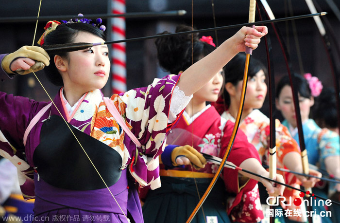 مسابقه تیراندازی دختران ژاپنی روز«بلوغ» جوانان