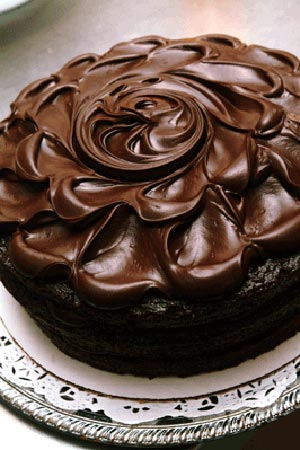 1427829149693 - طرز تهیه کیک شکلاتی کلاسیک