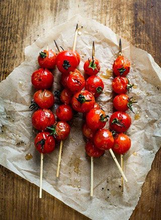تزیین سفره و غذا با گوجه فرنگی